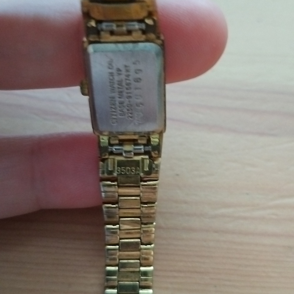 Vtg. Dainty Citizen Quartz Cocktail Black face Gold YP Watch - Picture 3 of 5